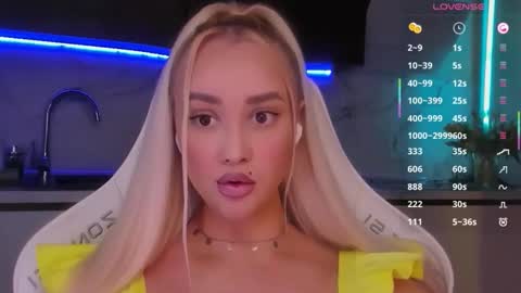 Snapshot of blond_diamond chatting on June 8, 2026, 7:31 am Lana online show from June 8, 2026, 7:31 am
