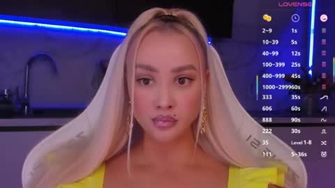 Snapshot of blond_diamond chatting on June 14, 2026, 6:37 am Lana online show from June 14, 2026, 6:37 am