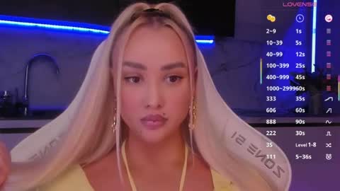 Snapshot of blond_diamond chatting on June 18, 2026, 3:51 am Lana online show from June 18, 2026, 3:51 am
