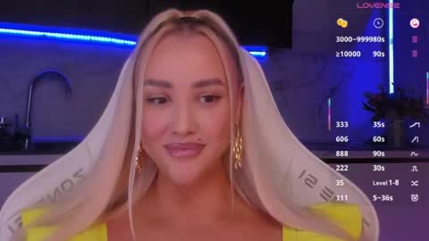 Snapshot of blond_diamond chatting on June 18, 2026, 9:25 am Lana online show from June 18, 2026, 9:25 am