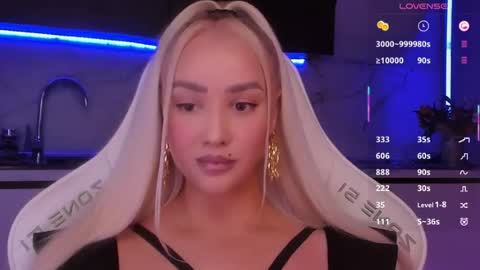 Snapshot of blond_diamond chatting on June 19, 2026, 5:06 pm Lana online show from June 19, 2026, 5:06 pm