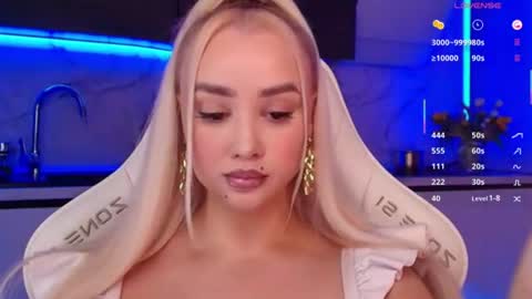 Snapshot of blond_diamond chatting on July 1, 2026, 3:52 am Lana online show from July 1, 2026, 3:52 am