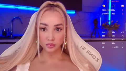 Snapshot of blond_diamond chatting on July 13, 2026, 4:21 pm Lana online show from July 13, 2026, 4:21 pm