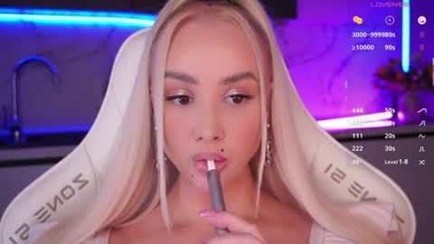 Snapshot of blond_diamond chatting on July 24, 2026, 7:23 pm Lana online show from July 24, 2026, 7:23 pm