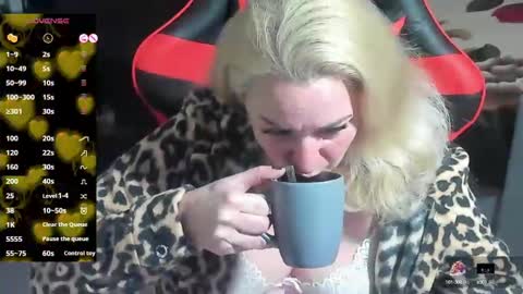 Snapshot of blond_ledi chatting on March 3, 2025, 5:07 pm blond_ledi online show from March 3, 2025, 5:07 pm