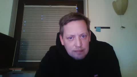 blonde32m online show from January 3, 2025, 3:33 pm