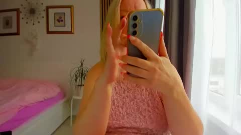 Nicole online show from March 12, 2026, 5:57 am