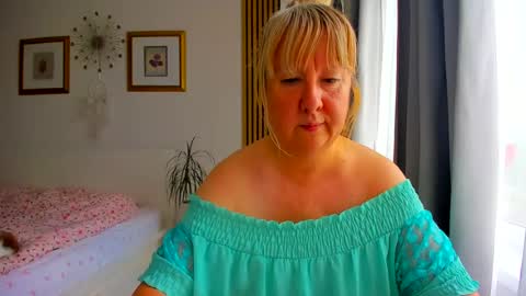 Snapshot of blonde_angel20 chatting on June 14, 2026, 3:47 pm Nicole online show from June 14, 2026, 3:47 pm