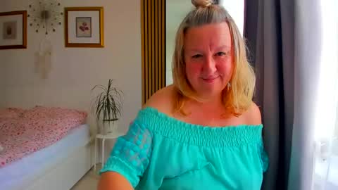Snapshot of blonde_angel20 chatting on June 21, 2026, 5:37 pm Nicole online show from June 21, 2026, 5:37 pm
