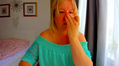 Snapshot of blonde_angel20 chatting on July 7, 2026, 5:21 am Nicole online show from July 7, 2026, 5:21 am