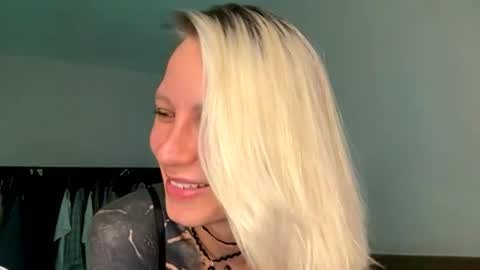 Snapshot of blonde_fuck_couple chatting on June 19, 2026, 5:12 am blonde_fuck_couple online show from June 19, 2026, 5:12 am