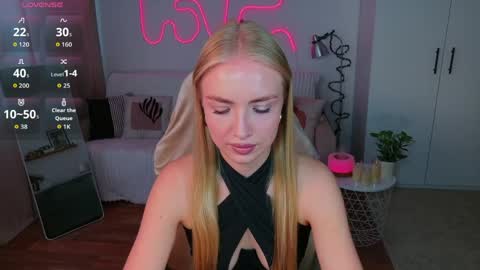 Snapshot of blonde_vibe chatting on May 25, 2026, 10:43 am Nessa online show from May 25, 2026, 10:43 am
