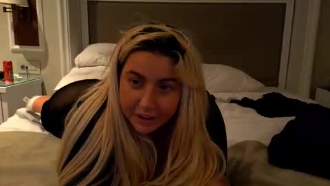 Snapshot of blondedolltia chatting on January 5, 2026, 6:44 pm blondedolltia online show from January 5, 2026, 6:44 pm