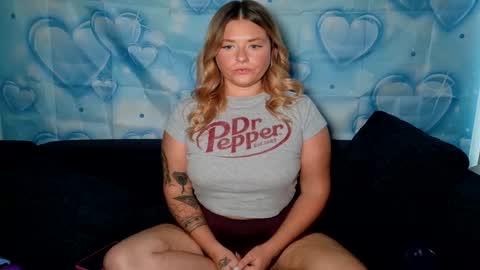 Snapshot of blonderebelxoxo chatting on April 7, 2026, 3:40 am Tee online show from April 7, 2026, 3:40 am