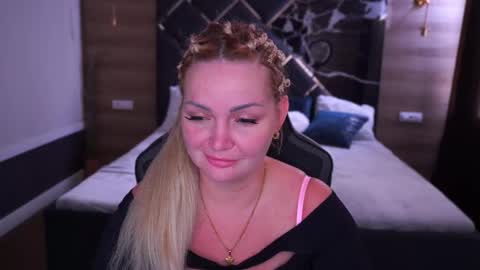 Snapshot of blondeviva chatting on September 29, 2025, 7:46 am Blonde online show from September 29, 2025, 7:46 am