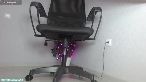 Snapshot of blondiana chatting on December 24, 2024, 9:39 am Im Di. I smell naked even when Im dressed. online show from December 24, 2024, 9:39 am