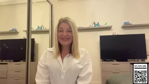 blondie_xoxoxo online show from May 15, 2026, 3:41 pm