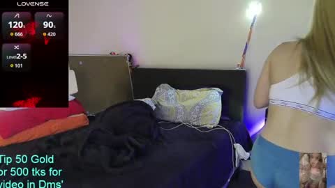 Snapshot of blondiebubblebooty chatting on June 18, 2026, 10:14 pm Bubbles online show from June 18, 2026, 10:14 pm