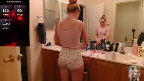 Snapshot of blondiebubblebooty chatting on July 16, 2026, 12:00 pm Bubbles online show from July 16, 2026, 12:00 pm