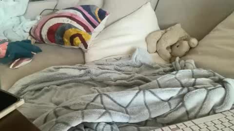 IM TRYNG online show from November 7, 2025, 5:24 pm