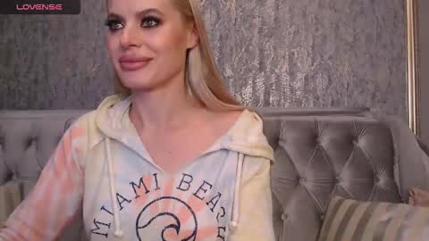 Helen online show from September 27, 2025, 8:14 pm