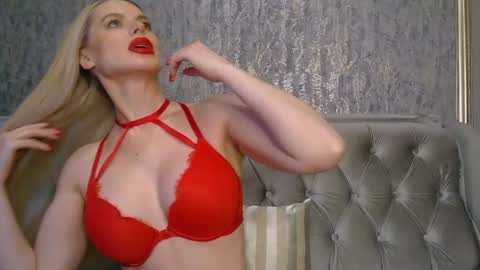 Snapshot of blondiestarxxx chatting on April 29, 2026, 9:10 pm Helen online show from April 29, 2026, 9:10 pm