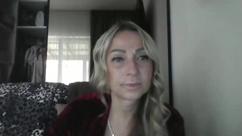 Snapshot of blondkitti chatting on September 13, 2025, 9:20 am Iren online show from September 13, 2025, 9:20 am