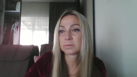Snapshot of blondkitti chatting on September 17, 2025, 7:54 am Iren online show from September 17, 2025, 7:54 am