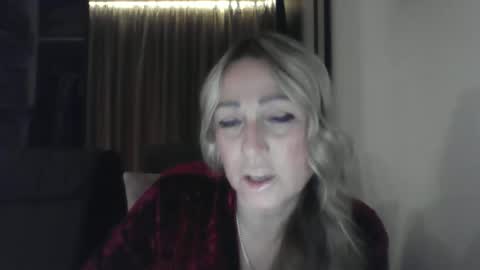 Snapshot of blondkitti chatting on October 15, 2025, 8:58 am Iren online show from October 15, 2025, 8:58 am
