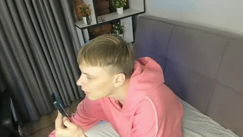 Snapshot of blondvibe chatting on April 19, 2026, 10:23 pm Alik online show from April 19, 2026, 10:23 pm