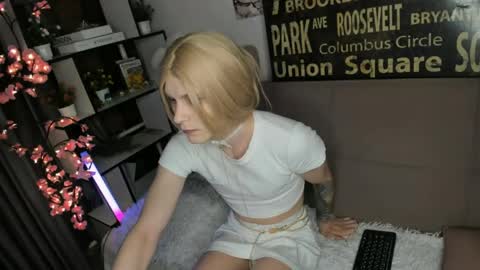 Snapshot of blondvibe chatting on May 31, 2026, 9:27 pm Alik online show from May 31, 2026, 9:27 pm