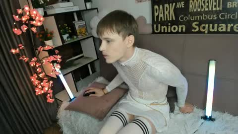 Snapshot of blondvibe chatting on June 1, 2026, 9:05 pm Alik online show from June 1, 2026, 9:05 pm
