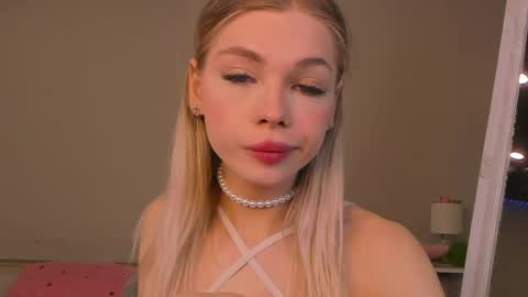 blondy_fina online show from May 13, 2026, 4:54 am