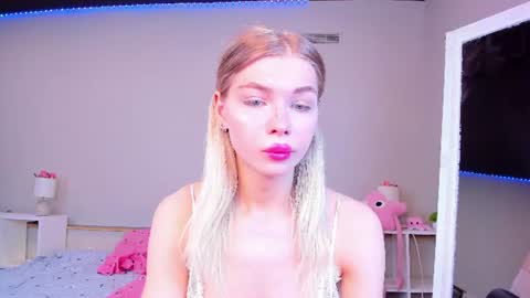blondy_fina online show from June 8, 2026, 5:41 am