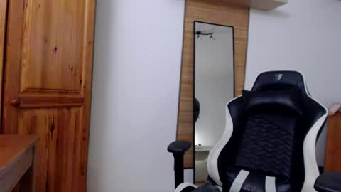 Snapshot of blondyelena chatting on March 6, 2025, 9:03 am blondyelena online show from March 6, 2025, 9:03 am