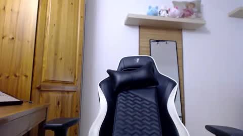 Snapshot of blondyelena chatting on October 11, 2025, 8:02 am blondyelena online show from October 11, 2025, 8:02 am