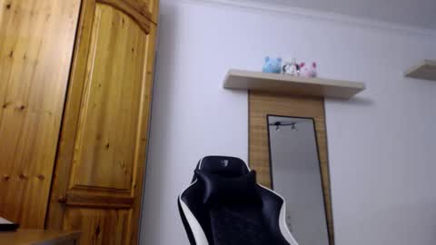 Snapshot of blondyelena chatting on October 20, 2025, 6:03 am blondyelena online show from October 20, 2025, 6:03 am