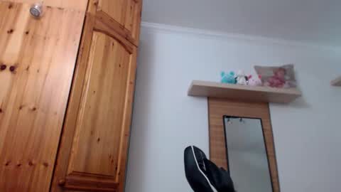 Snapshot of blondyelena chatting on November 28, 2025, 10:18 am blondyelena online show from November 28, 2025, 10:18 am