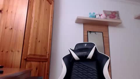 Snapshot of blondyelena chatting on December 23, 2025, 6:55 am blondyelena online show from December 23, 2025, 6:55 am