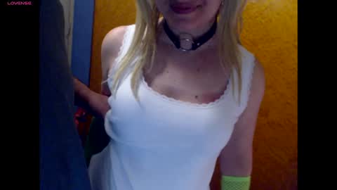 Snapshot of blontsex chatting on December 8, 2024, 9:52 pm Blontsex online show from December 8, 2024, 9:52 pm