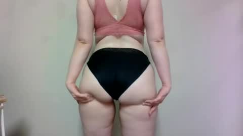 lucylove online show from July 14, 2026, 9:31 pm