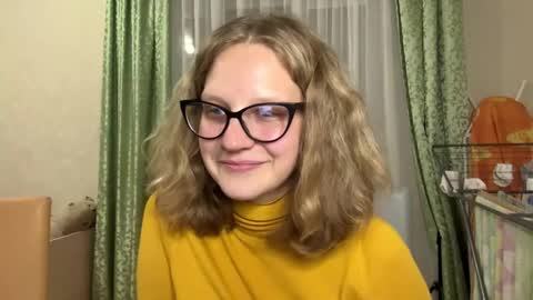 Lumi online show from October 19, 2025, 6:52 pm