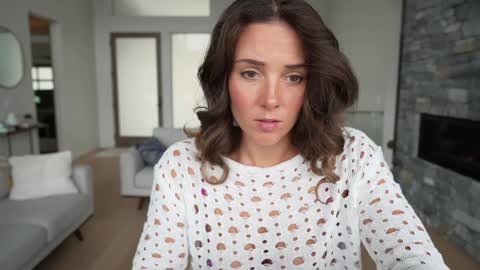 Emma Bloom online show from December 1, 2024, 7:25 pm