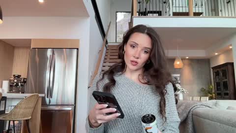 Emma Bloom online show from January 8, 2026, 8:33 pm