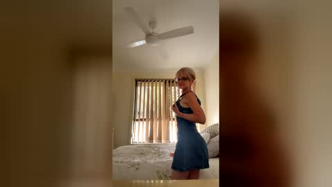 bloondiie66 online show from April 29, 2026, 2:26 am