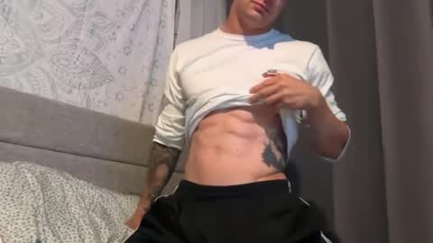 Snapshot of blue_eyed_beau chatting on June 19, 2026, 3:11 am Beau online show from June 19, 2026, 3:11 am