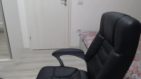 Snapshot of blue_eyes96 chatting on February 25, 2025, 5:36 pm Juliet online show from February 25, 2025, 5:36 pm