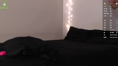 Blue online show from October 19, 2025, 5:57 pm