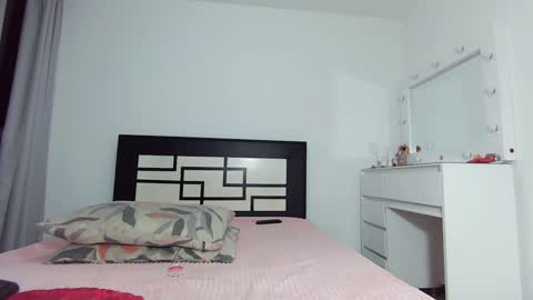 bluediamond_ online show from January 18, 2025, 1:41 am