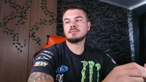 blueeyeboy0 online show from April 20, 2026, 12:08 pm